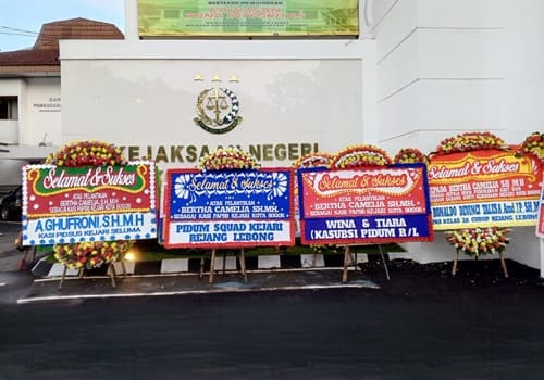 Foto pengiriman bunga papan selamat dan sukses Bogor