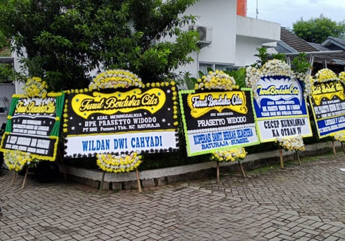 Foto pengiriman karangan bunga duka cita di Bogor