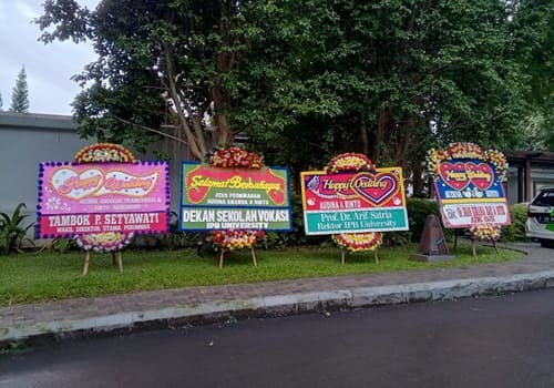 Foto pengiriman papan bunga wedding Bogor